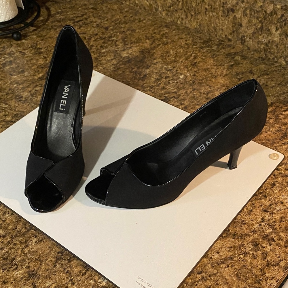 Van Eli Heels